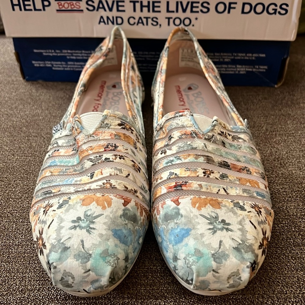 BOBS From sketchers “Dreamin Daisy” Plush Memory Foam Shoes. Women’s Size 8 NIB!
